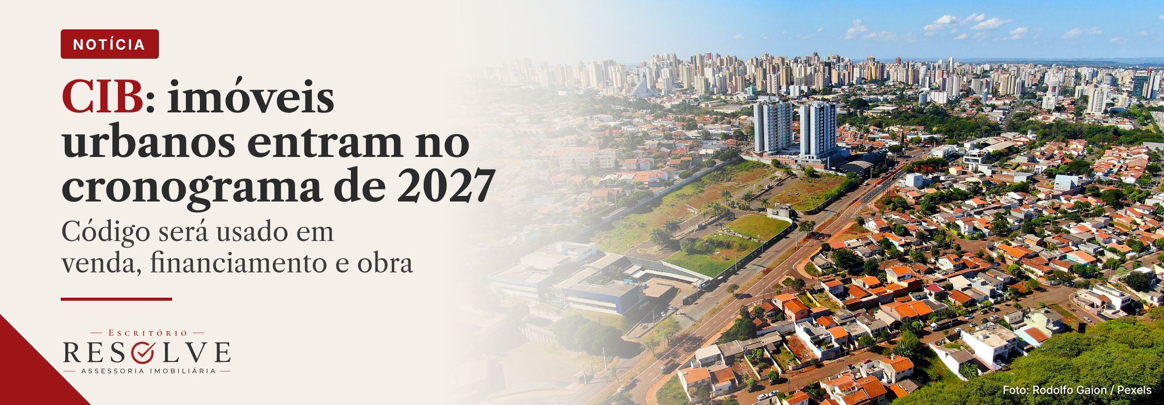 Área urbana com imóveis residenciais para artigo sobre CIB, Sinter e cadastro de imóveis em 2027.
