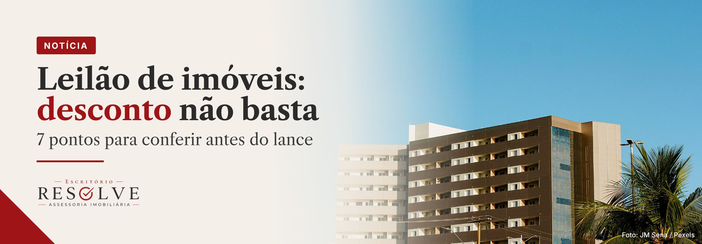 Imóvel residencial em destaque para artigo sobre matrícula, débitos, ocupação e custos em leilões.